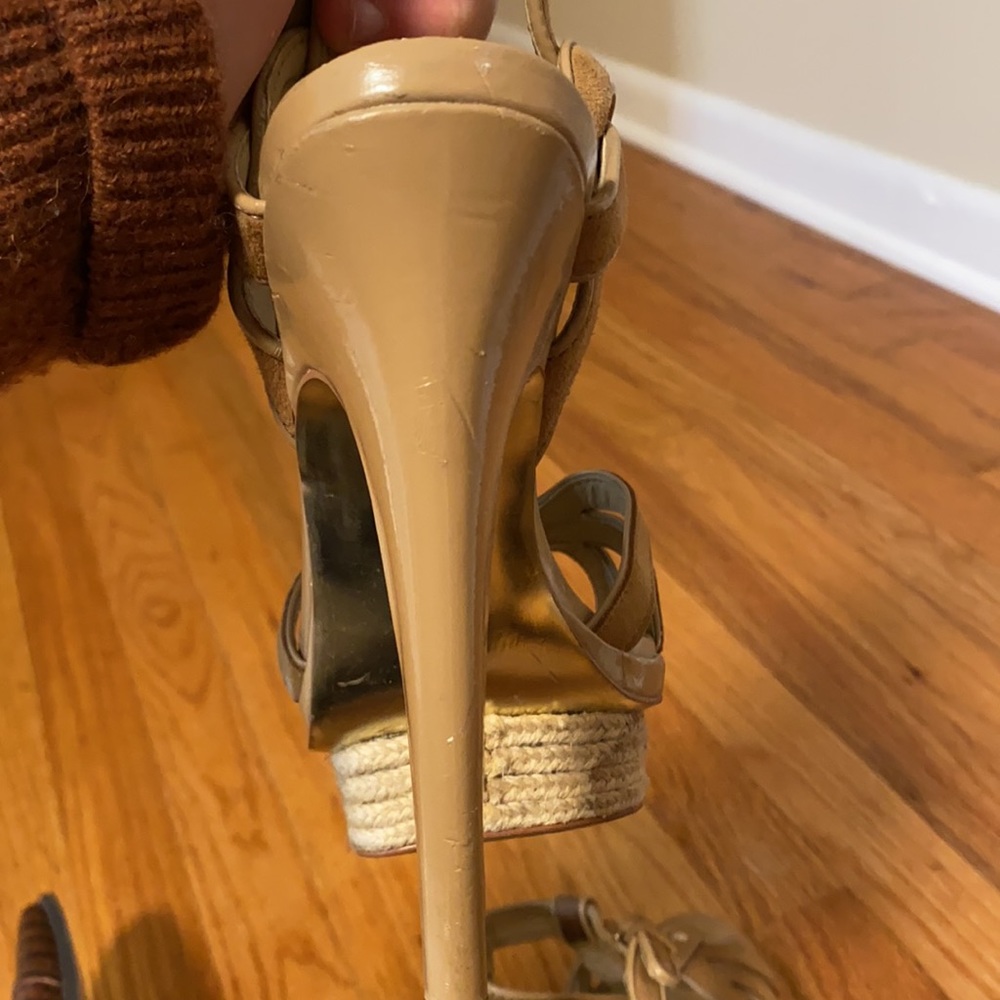 Be e platform sandals. - Picture 4 of 6